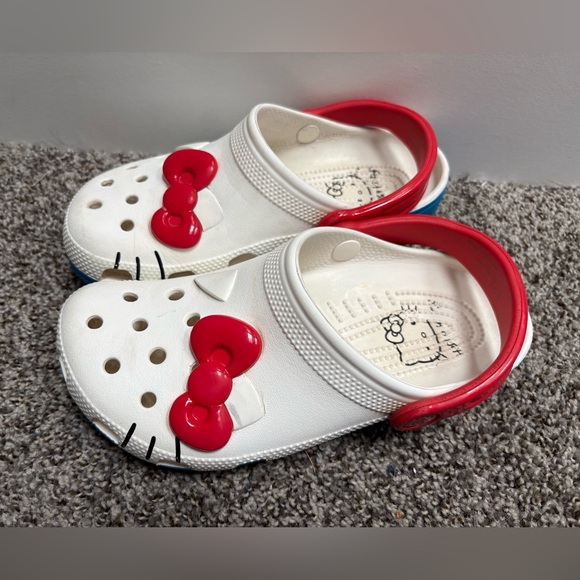 Hello Kitty  Crocs Branded White Waterproof Clogs with Red Bows/Straps Size 6 - Picture 2 of 5